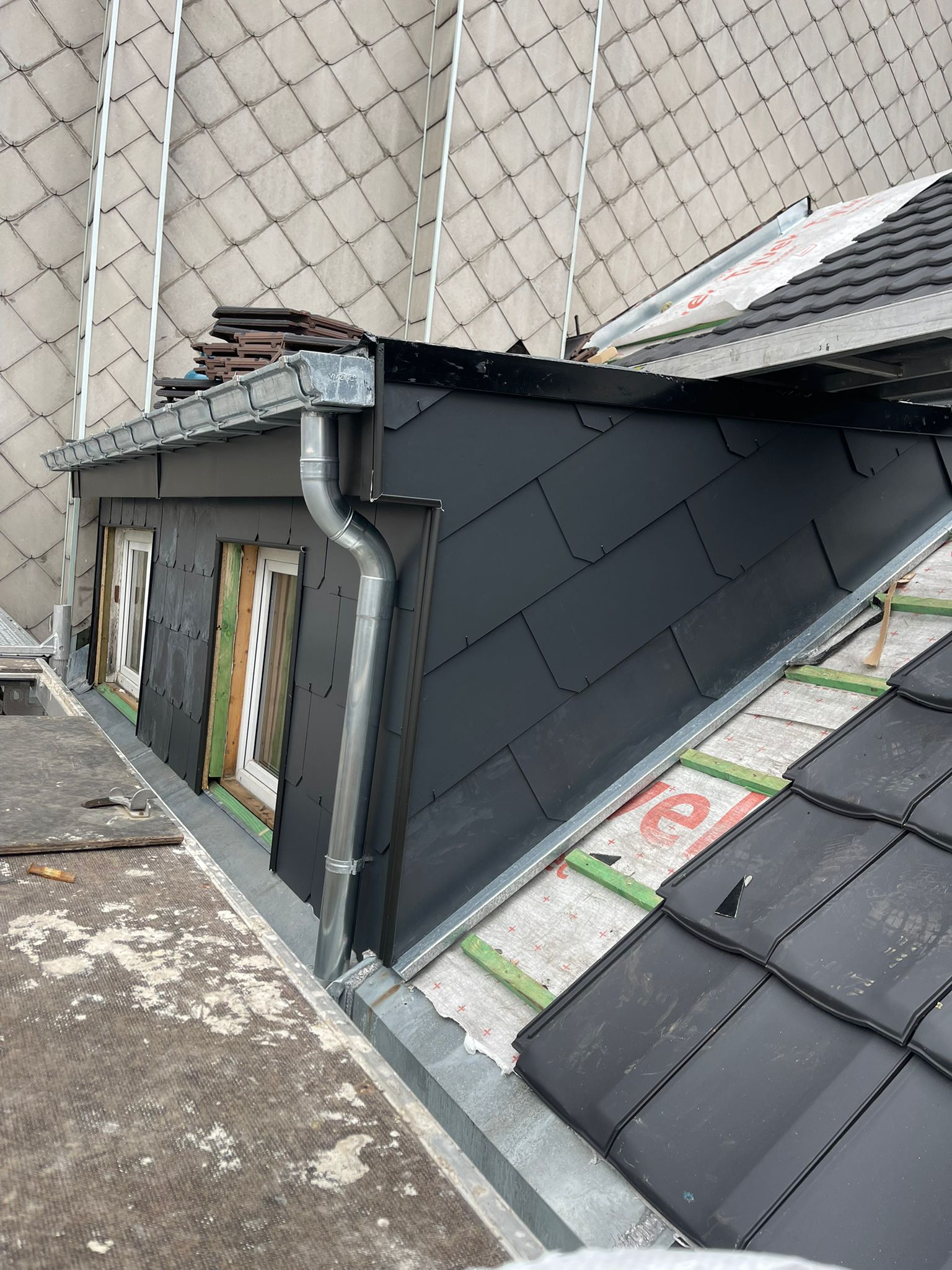 Rénovation de toiture et bardage de façade par Balo Toiture à Flémalle, province de Liège, Belgique