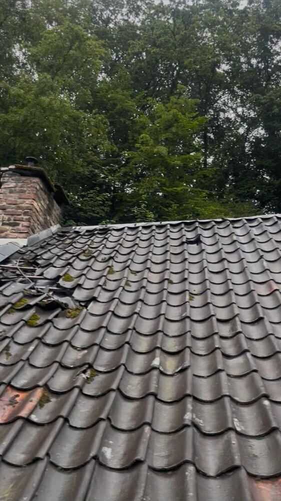 Tuiles anciennes en fin de vie — Couverture par Balo Toiture en Belgique